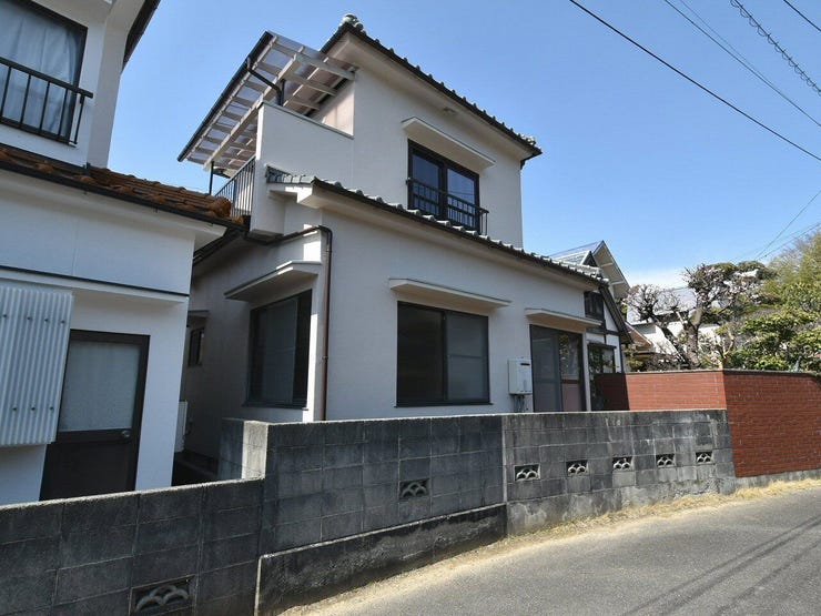 外観を南東側より撮影