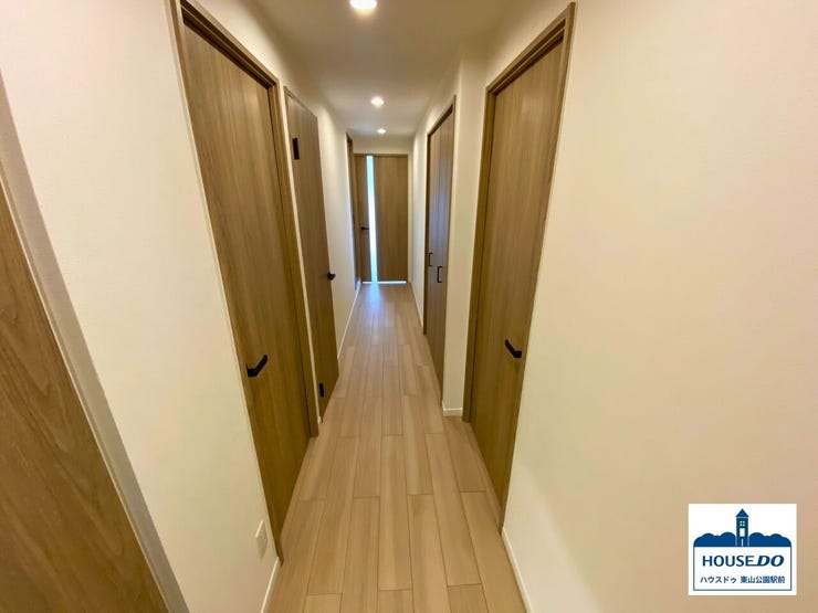 玄関からLDKへとつながる廊下