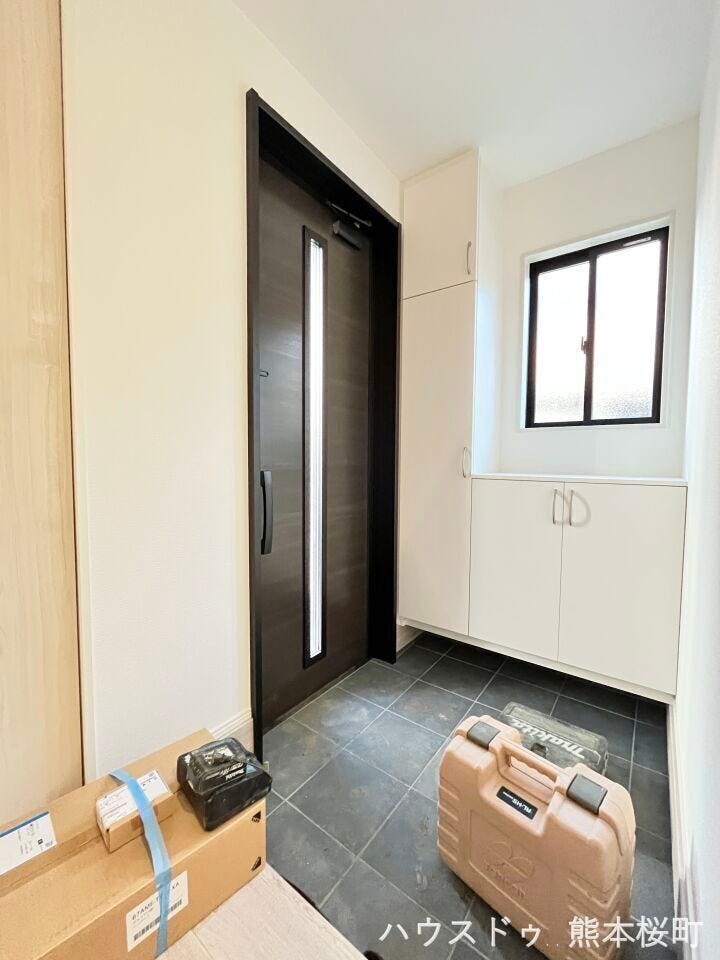 ■□■「ただいま」の安堵をくれる場所■□■訪れる人を迎え入れ、帰るたびにホッと一息つける、明るく機能的なエントランス