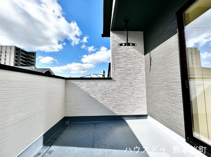 ■□■空の下の開放的な特等席■□■日光浴や読書、外の空気を感じながらリフレッシュ。暮らしを豊かにする、もう一つの心地よい空間です