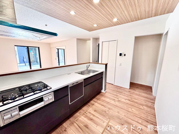 ■□■家族の「美味しい」が集まる、喜びを生み出す舞台■□■高い機能性と美しいデザインを両立。料理する人も、待つ人も、笑顔になれる場所です