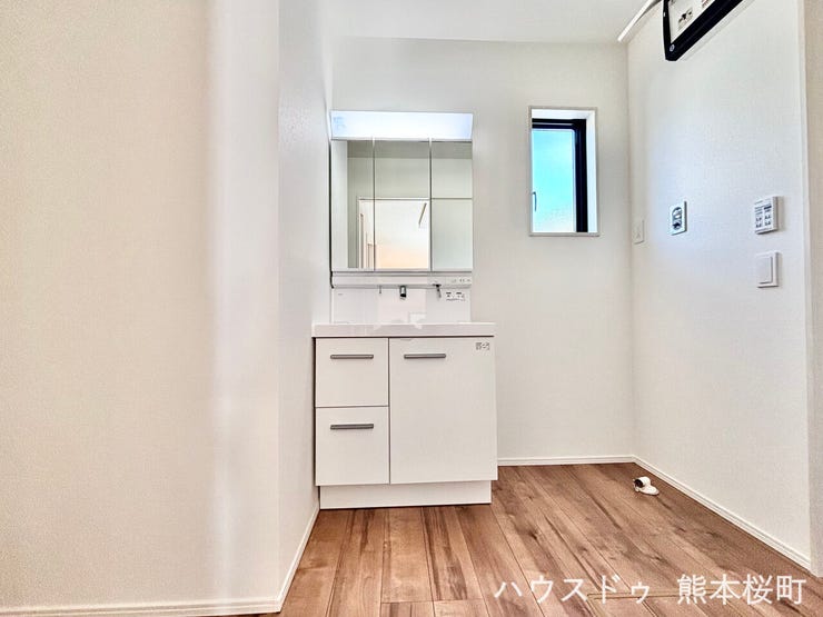 ■□■清々しいリフレッシュ空間■□■自分を磨き、気持ちを切り替える。心地よい光が差し込むプライベートスペース