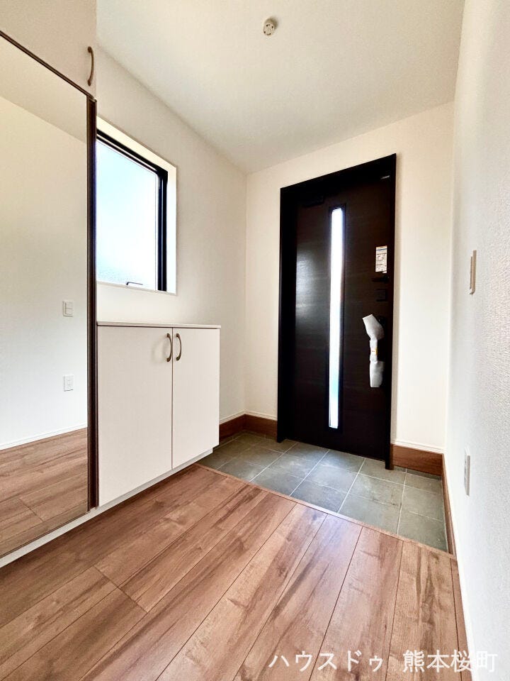 ■□■「ただいま」の安堵をくれる場所■□■訪れる人を迎え入れ、帰るたびにホッと一息つける、明るく機能的なエントランス