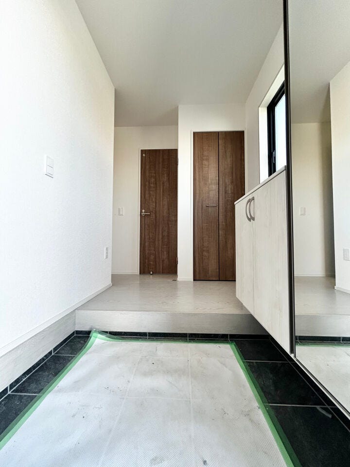 ■□■「ただいま」の安堵をくれる場所■□■訪れる人を迎え入れ、帰るたびにホッと一息つける、明るく機能的なエントランス