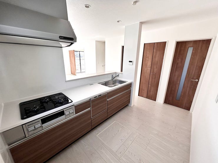 ■□■家族の「美味しい」が集まる、喜びを生み出す舞台■□■高い機能性と美しいデザインを両立。料理する人も、待つ人も、笑顔になれる場所です