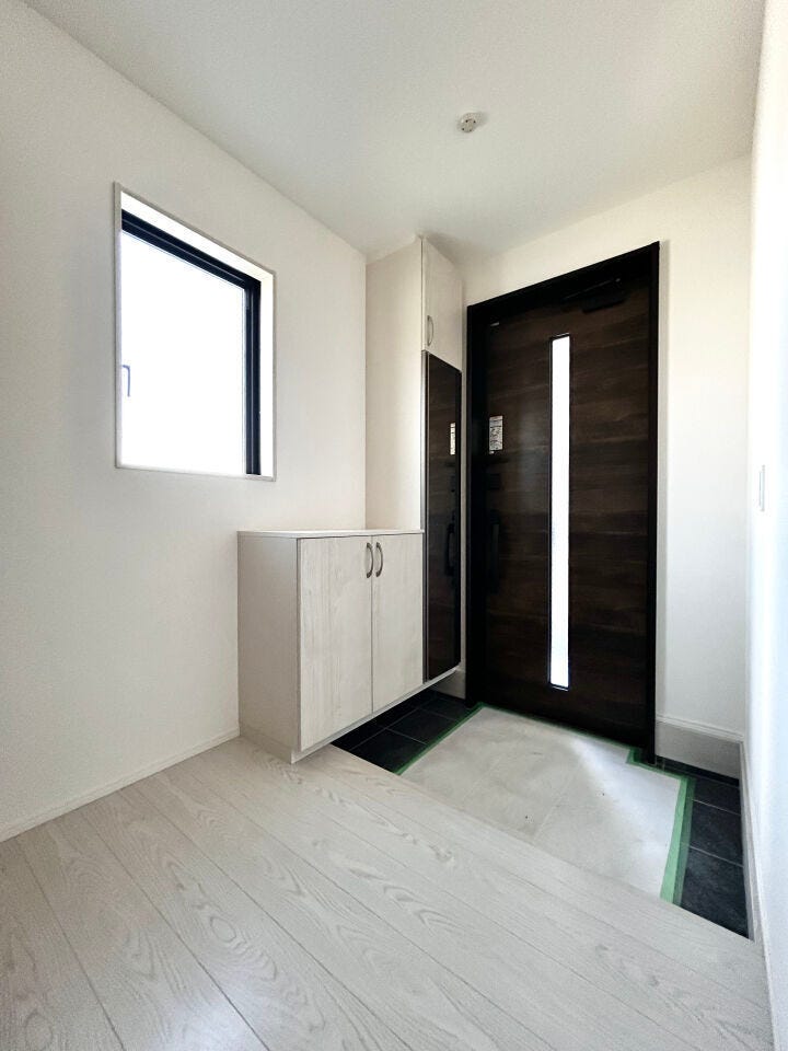 ■□■「ただいま」の安堵をくれる場所■□■訪れる人を迎え入れ、帰るたびにホッと一息つける、明るく機能的なエントランス