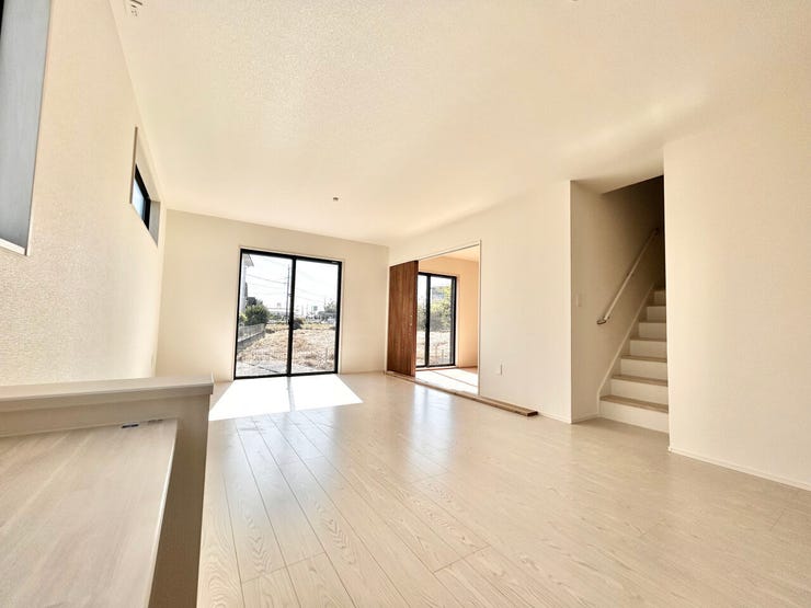 ■□■安らぎと笑顔の中心地■□■陽光が優しく降り注ぎ、会話が自然と弾む。ここでは、毎日が特別な時間へと変わります