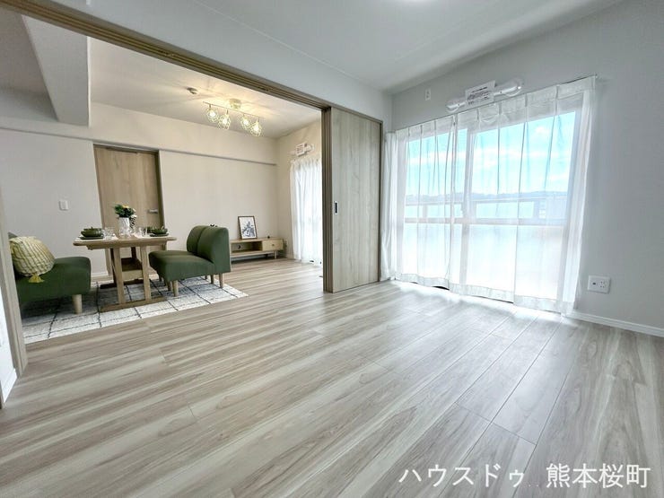 ■□■5.5帖洋室■□■
リビングと繋がる洋室♪応接スペースや仕事のスペースなど様々な用途でお使いいただけます☆