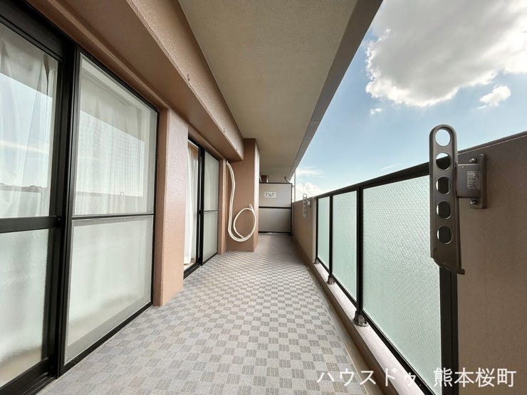 ■□■バルコニー■□■
物干しフックが備え付けのバルコニー!虫も飛んで来づらいため安心して洗濯物が干せます☆