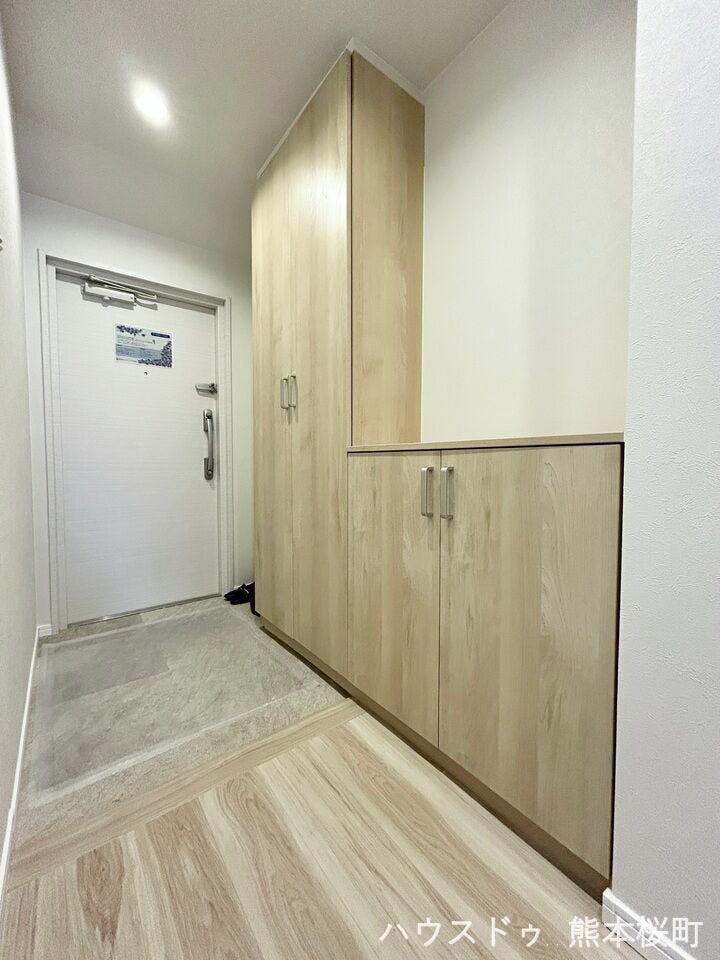 ■□■玄関■□■
温かみのある木目調デザインのシューズボックス!収納豊富で、散らかりがちな玄関もキレイに保つことが出来ます◎