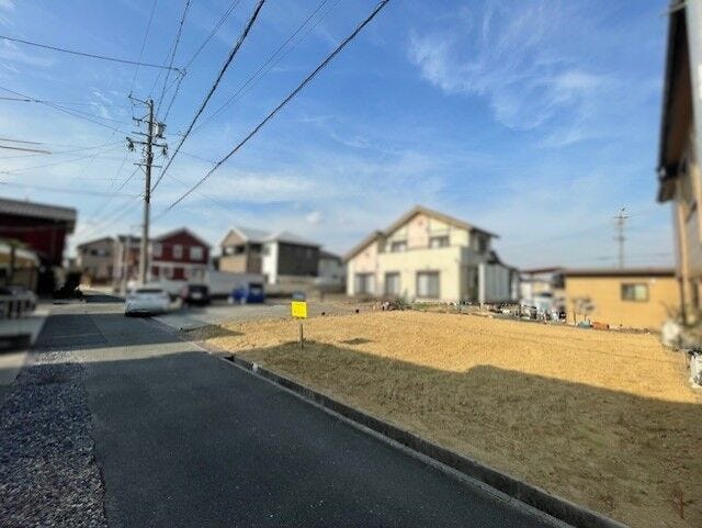 南側道路幅員約2.6mあります。
通行量も比較的少なく、落ち着いた住環境が魅力です。