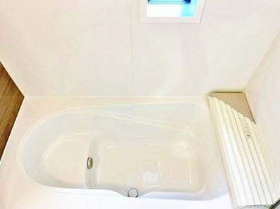 ■高断熱浴槽※完成イメージ
熱を逃がさない断熱素材の浴槽、ワンプッシュで切り替えできるシャワーヘッド等、使いやすく快適なバスルーム。