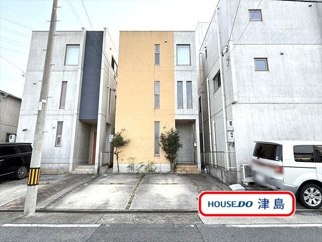 【外観】
明徳小学校・当知中学校エリアに建つ、2009年07月築中古一戸建てです。RC 3階建、3LDKです。