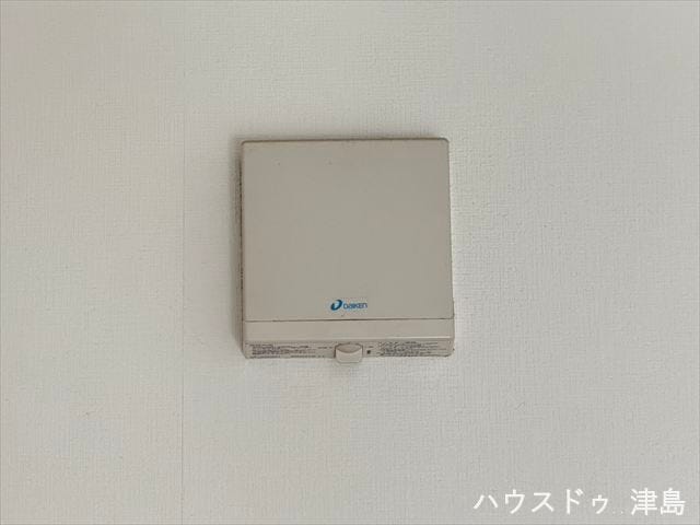 24時間換気システム。空気が籠りがちな室内に屋外から空気を入れることで新鮮な酸素を取り込むことができます。また、冬場の結露予防にもなります。