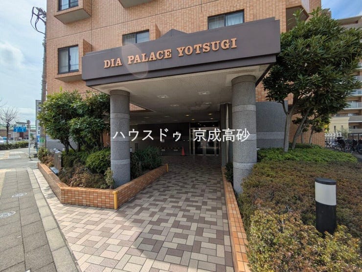 外と内をつなぐエントランスは管理が行き届き、居住者を優しく迎え入れてくれます。