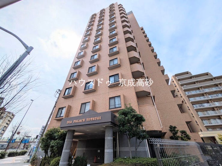 物件の陽当りや通風・仕様設備やお部屋の大きさの比較、近隣・周辺環境や街並みなど、資料には掲載していない情報が現地にはたくさんあります。 是非一度、ご内見ください。