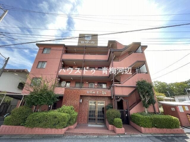 【外観】
閑静な住宅街にあるマンションです。始発駅なので通勤通学にも便利!