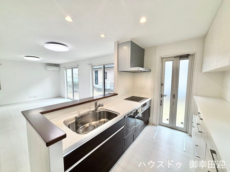 ■家族の「美味しい」が集まる舞台■高い機能性と美しいデザインを両立。料理する人も、待つ人も、笑顔になれる場所です。