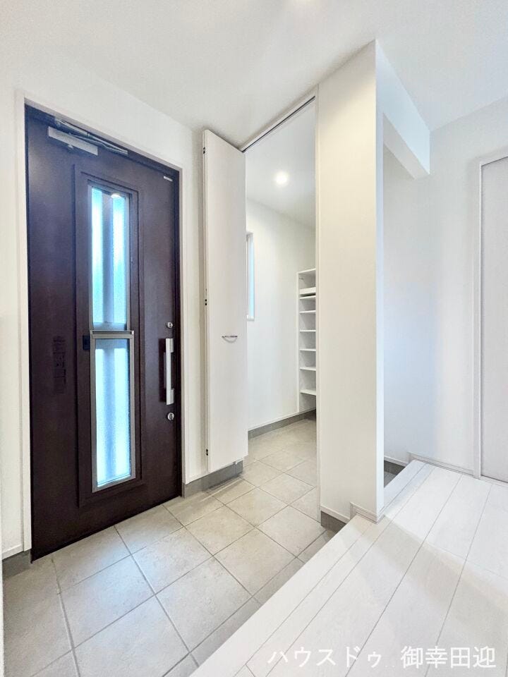 ■「しまう」が叶える美しい玄関■大容量のシューズボックスがあることでいつも整理された、気持ちの良い「家の顔」を保てます。