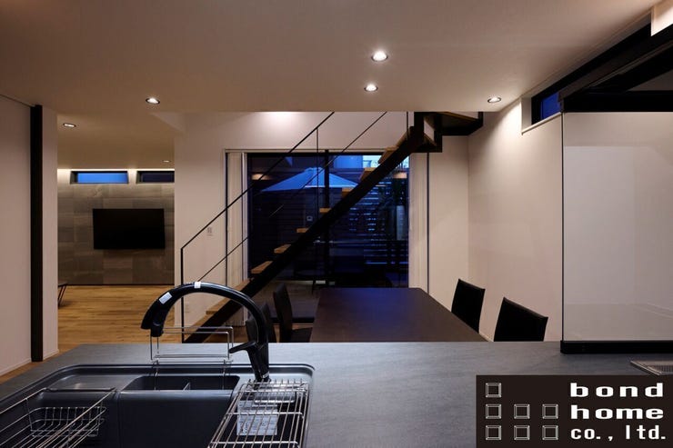 【design plan】b-smart+ 建物坪単価/¥726,000~(税込)標準仕様に加え、鉄骨階段、リビングテラス、またはルーフバルコニーがつき標準設備もグレードアップし家事も時短可能シリーズ