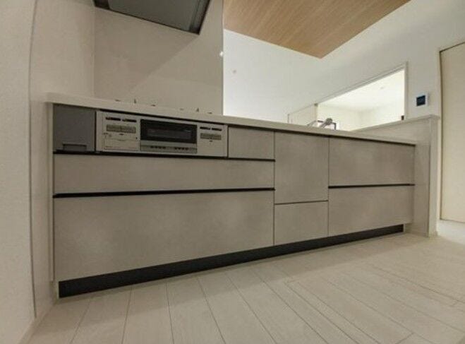 顔を合わせながら調理できるカウンターキッチンを採用