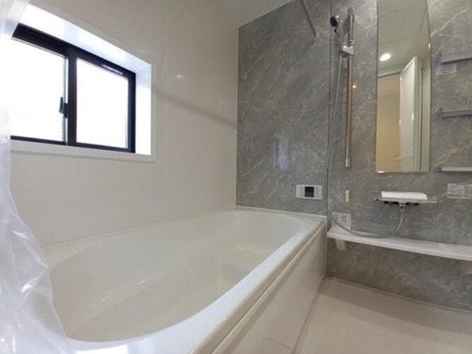 広々とした浴槽は1日の疲れを癒せます