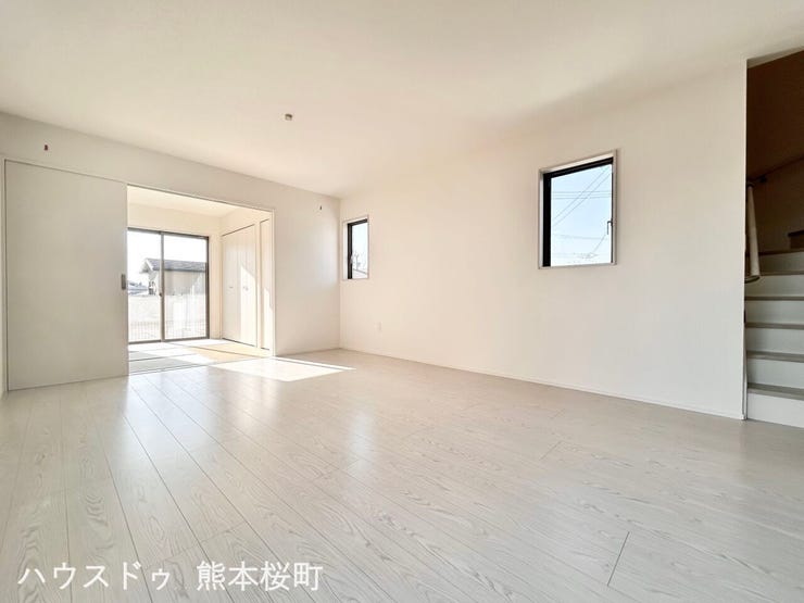 ■安らぎと笑顔の中心地■陽光が優しく降り注ぎ、会話が自然と弾む。ここでは、毎日が特別な時間へと変わります。