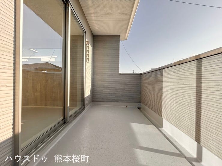 ■空の下の開放的な特等席■日光浴や読書、外の空気を感じながらリフレッシュ。暮らしを豊かにする、もう一つの心地よい空間です。