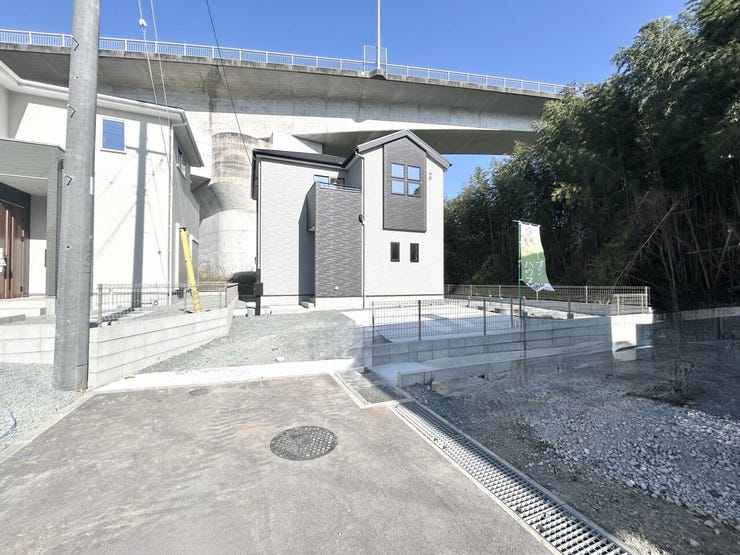 ■車と趣味の幅が広がる場所■単なる駐車スペースではない、洗車やタイヤ交換、DIYにも使える多目的な屋外スペースです。