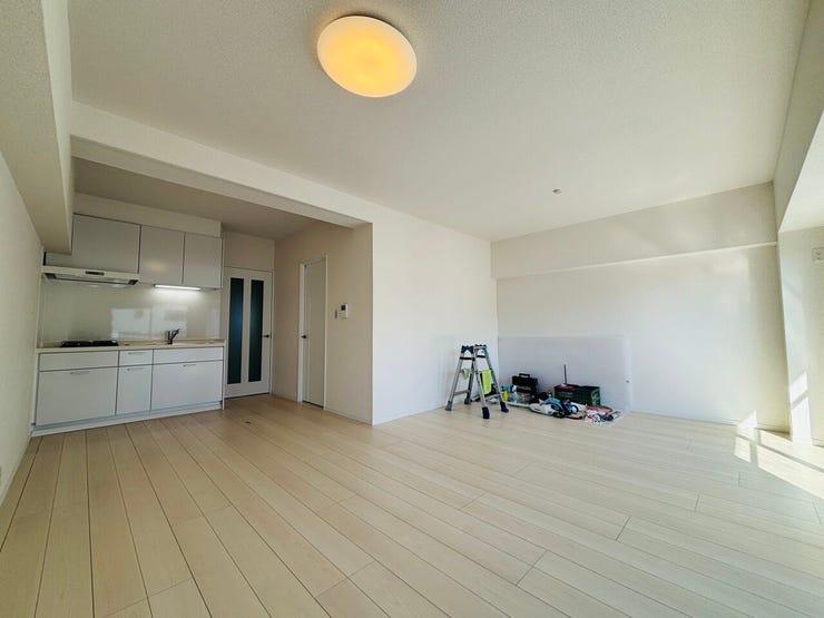 14帖の広々リビング。大型ソファーも余裕で置けます。