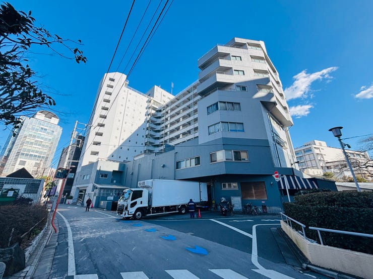 【外観】
街並みに調和しながらも、存在感を放つ気品ある外観デザイン。