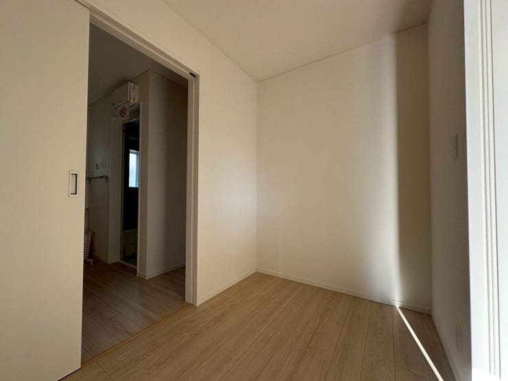 ◆コタツや扇風機、趣味の物などもどんどんしまえる納戸付き!収納スペースはいくつあっても困りませんね☆