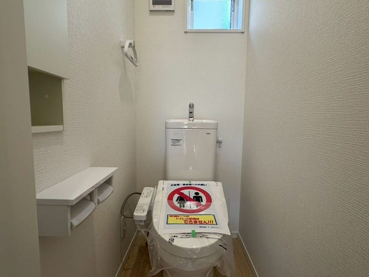 ◆温水洗浄便座付き!窓、収納付き。