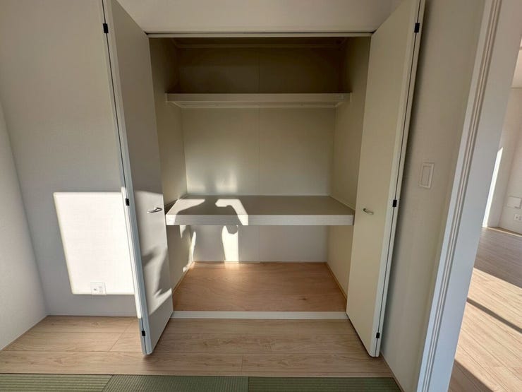 ◆洋風和室には押入もあり、お部屋を広く使えますね♪