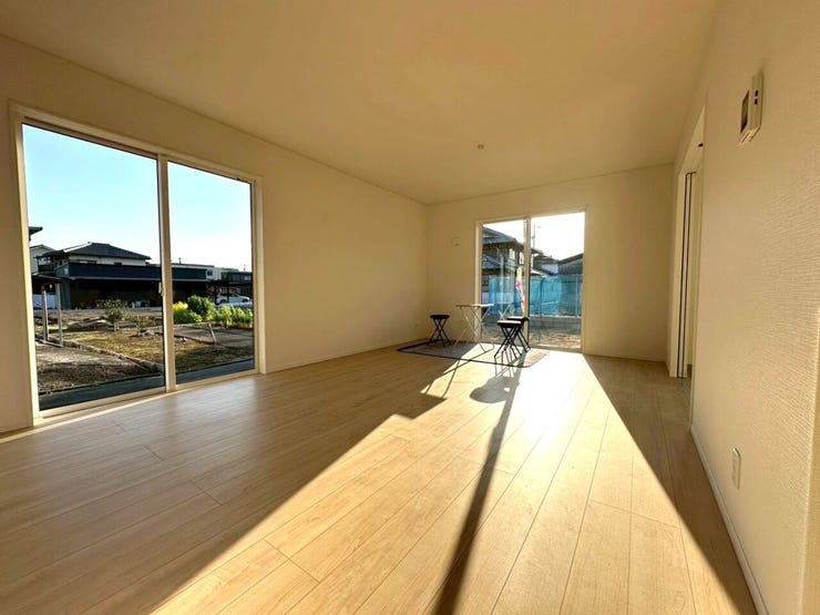 ◆リビングスペースが17.5帖☆自然光がたっぷり入り、開放感あふれるお住まい。家族団らんや来客時にもゆったりと過ごせますね♪