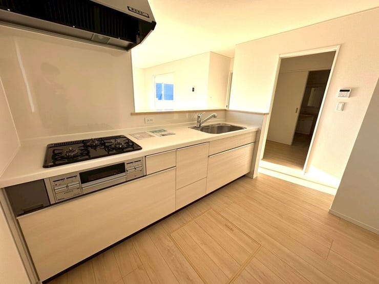 ◆カウンター式のキッチンなのでお子様がいらっしゃるご家庭でも安心の使いやすい間取りです☆