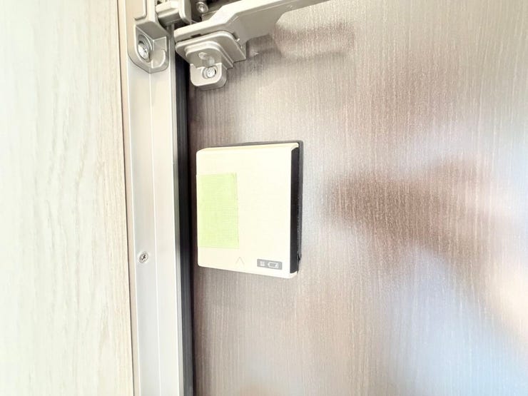 ◎玄関:2-A号棟(3/27撮影)
玄関ドアはスマートコントロールキー搭載です。手荷物が多いときは、簡単に開けられるので便利です!