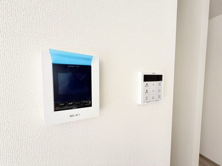 ◎モニター付きインターホン・給湯器リモコン:2-A号棟(3/27撮影)
急なご来客もモニター確認で安心・安全!
追炊機能付でいつでもあたたかいお風呂に!