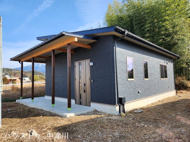 駐車スペースは普通車3台は駐車できます1