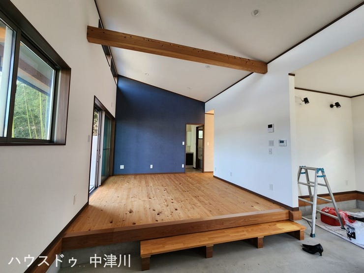 洋室の床は暖かみのある桧です!