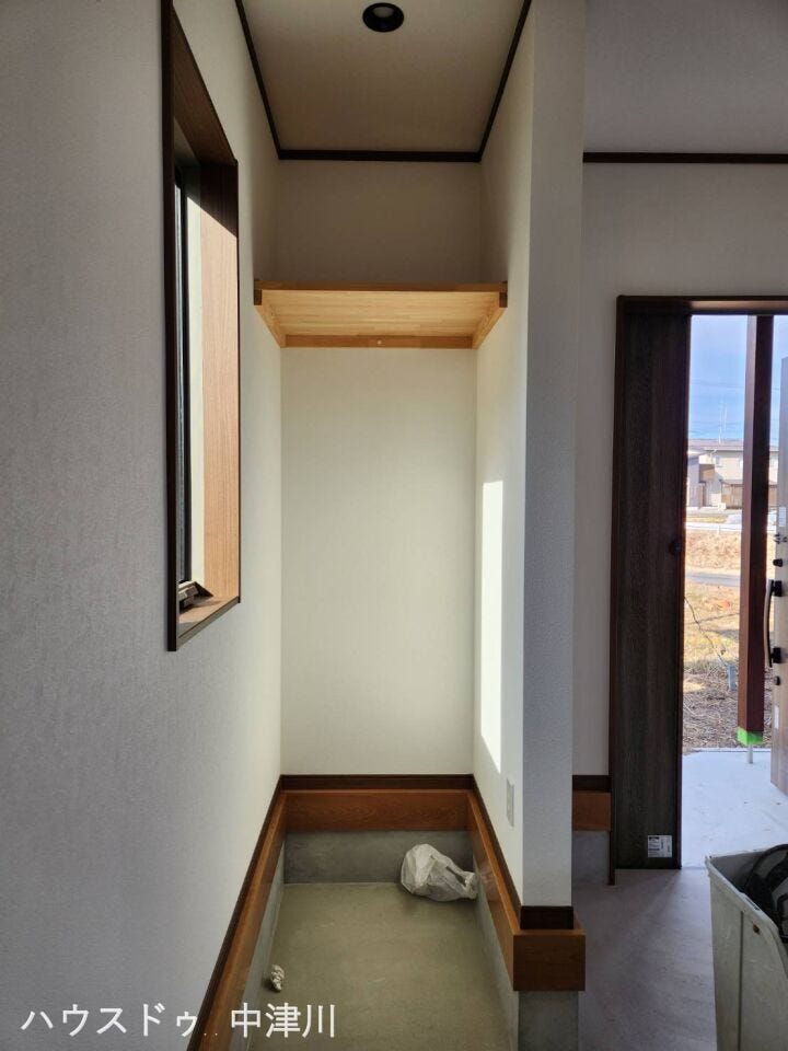 玄関横の収納スペース