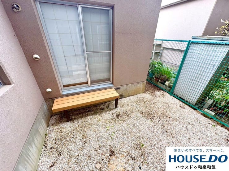 マンションでは珍しいお庭付きです。プライベートな空間で自由にお使いいただけます