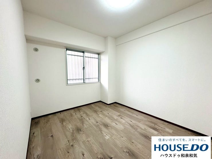 明るい光が入る洋室で、毎日の暮らしがより快適に