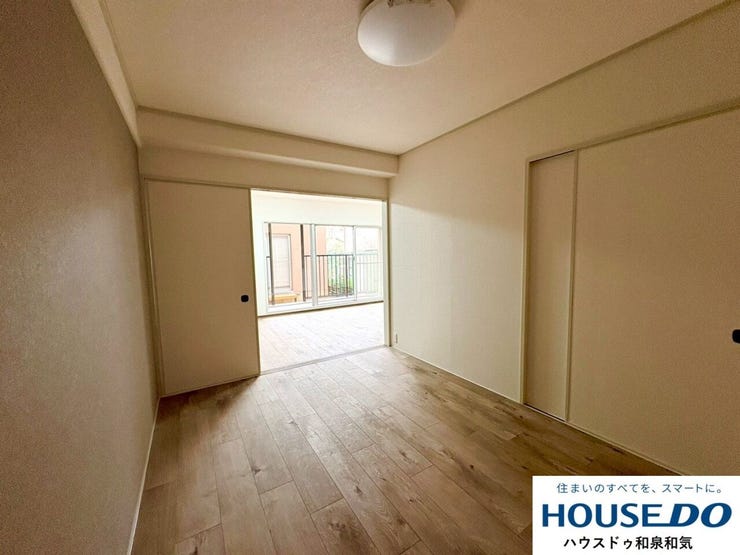 ナチュラルで清潔感のある洋室は、どんなインテリアも映える心地よい一部屋。