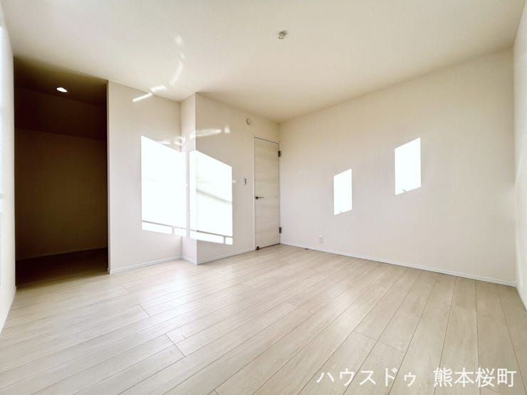 ■2階7.5帖洋室■心からリラックスできる静けさ、上質な眠りで、毎日をリセットします。明日への活力を養う空間です。