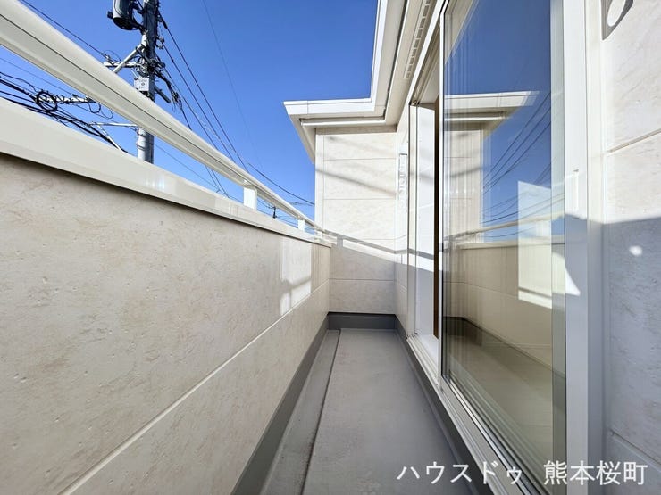 ■空の下の開放的な特等席■日光浴や読書、外の空気を感じながらリフレッシュ。暮らしを豊かにする、もう一つの心地よい空間です。