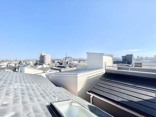 ルーフバルコニーから南側を望む眺望写真