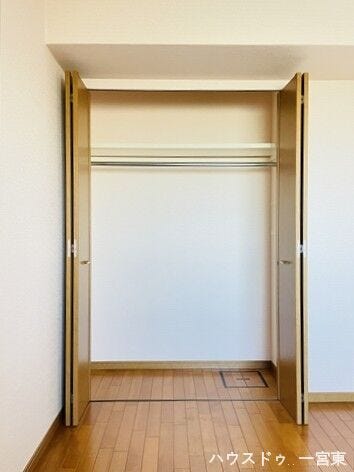 【5.2帖洋室】散らかりがちなアイテムをすっきり収納でき、整った空間が保てます。