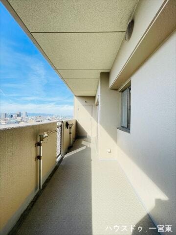 南向きバルコニーで陽当たり良好。毎日のお洗濯も楽々快適。