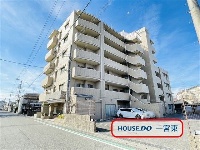 【外観】
JR東海道本線 「尾張一宮」 駅 徒歩16分、
宮西小学校 、北部中学校
2000年築7階建ての中古マンションです。
*市民病院やコンビニがすぐそばにあり便利です。